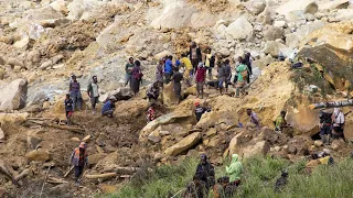 Rescue efforts at Papua New Guinea's landslide face great challenges