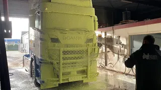 Yellow Truck Snow Foam Scania S650! 100% Non Contact 100% Scratch Free No brush or sponge needed!