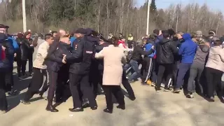 Власть с подавляет народ полицией. Ядрово ад