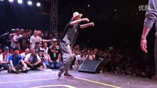 Popping Top 32 | Hoan VS Tomin 穆童 | KOD9