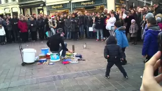 Musicien fou à lille. Énorme