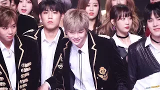 171231 세븐틴 박수 무대를 보면서 춤추는 강다니엘 Kang Daniel 워너원 Wanna One @MBC 가요대제전 4K 60P 직캠 by DaftTaengk