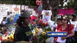Michael Jackson's Fans  Sing At Michael's House
