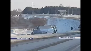 Шесть человек погибли в аварии с автобусом на трассе из Красноярска в Шерегеш