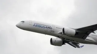Airbus A350 low fly-by at Paris Air Show 2013! Amazing footage!