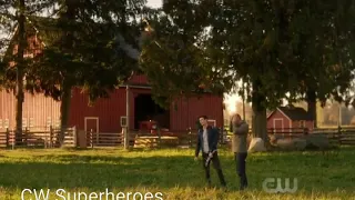 The Flash 5x09 "Elseworlds" | Barry Shoots Oliver With An Arrow