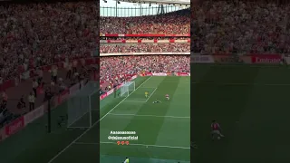 Gabriel Jesus' partner filmed him scoring the final goal in the Arsenal victory over United today!