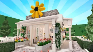 Building a FLOWER SHOP in Bloxburg!