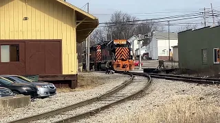 My first catch of 2024 at W Liberty St! WE 7001, and 7013 navigate a tight curve behind root candles