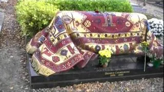 Tombe de Rudolf Noureev au cimetière de Sainte-Geneviève-Des-Bois