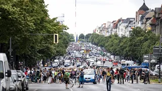 "Diktatur" in Berlin? Polizei gegen Querdenker, die trotz Verbot protestieren