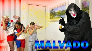 ★ A FILHA DA ARLEQUINA TEM UM PAI MALVADO ★