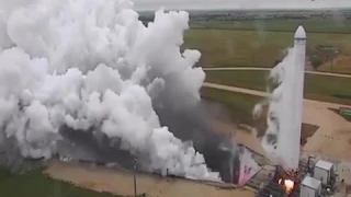 SpaceX test fires boosters for Falcon Heavy rocket