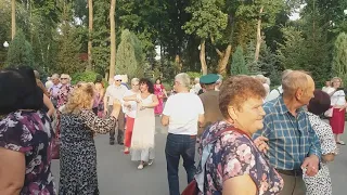 Харьков, танцы в парке,"Горькая калина"