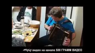 ФОНТАНЫ ИСКР, в одно дыхание выдает Этот МАСТЕР на гармошке