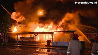 Zeer grote brand legt restaurant in Vlagtwedde in de as