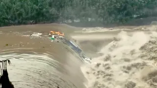 China massive flooding 18/6/2023! City become surface of the sea in Guangdong