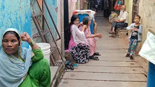 Walking in Mumbai Slum area