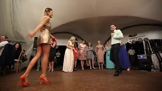 Безумные танцы на свадьбе Dancing at the wedding