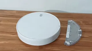 Робот пылесос Xiaomi Mi Robot Vacuum Mop Essential