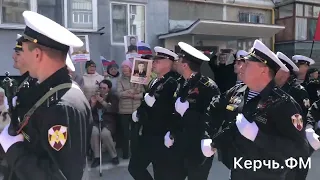 Парад у дома ветерана прошел в Керчи