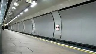 Time lapse on the Victoria Line, Euston