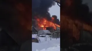 В Твери сгорел двухэтажный жилой дом. Подробнее в нашем Телеграме!