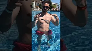 iPhone 14 plus bagat la apa in piscina