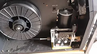 Четырех роликовое подающее на Decapower Xtramig 200( 4 roll feeder on Decapower xtramig 200)