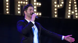 Oliver Tompsett sings 'You'll be Back' from Hamilton