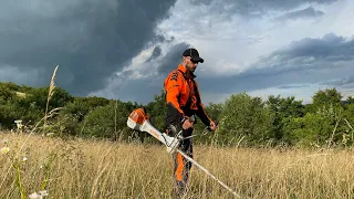 Mowing big grass with the new Stihl Fs 511-C with 350 mm brush knife.Motocoasa cu cutit de defrisat.