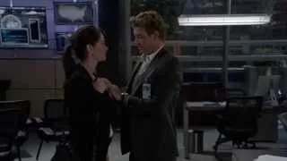 The Mentalist 7x06-Jane,Lisbon:"Any guesses about your present?"