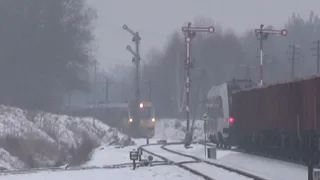 !RARYTAS! Niecodzienna sytuacja podczas mijanki pociągów osobowych.