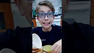 7 Year Old VS Gordon Ramsays Wagyu Burger!  🍔