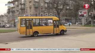 Колишнього АТОвця виштовхали з маршрутки у Дніпрі: військові блокували рух автобусів