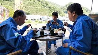 Highway Diner that Satisfies the Hungry Truck Drivers! Huge Servings!