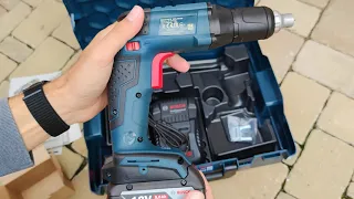 Unpacking / unboxing cordless drywall screwdriver Bosch GSR 18V-EC TE + MA 55 06019C8006