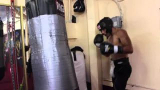 Powerful Pro Boxer Demonstrates How To Hit Heavybag