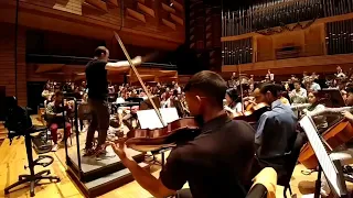 Joshua Dos Santos in rehearsal. Shostakovich, Symphony No.10