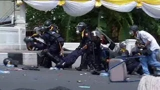 Thailand: Two killed and dozens hurt as police quell Bangkok anti-government protests