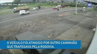 Vídeo mostra acidente entre dois caminhões na RS-239, em Sapiranga