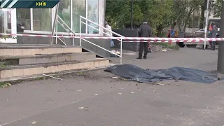 У Києві жінка із маленькою дитиною випали з вікна на 9-му поверсі
