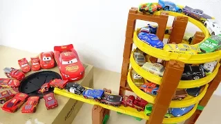 Disney Cars Lightning Mcqueen with Tomica Spiral Tower Course Fall into Big Hole