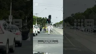 Pedestrian and driver trade blows in Melbourne intersection