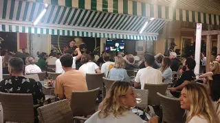 La célébration des Niçois avec le but de Kylian Mbappé avec le PSG contre Dortmund