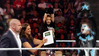 Elijah Mainville signs his contract to become an honorary WWE Superstar