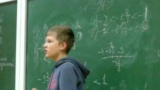 Мальчик зажигает на уроке математики! (2)