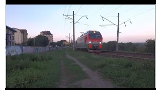 ЭП1М 757 с поездом №563 Анапа — Москва.
