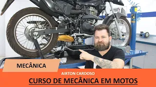 MOTOCICLETA JOGANDO ÓLEO NA CAIXA DE FILTRO DE AR