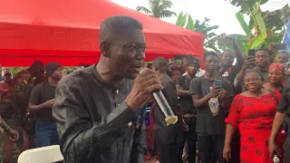 LEGENDARY AGYA KOO SHAKES PAA SOLO’s MOTHER’S FUNERAL